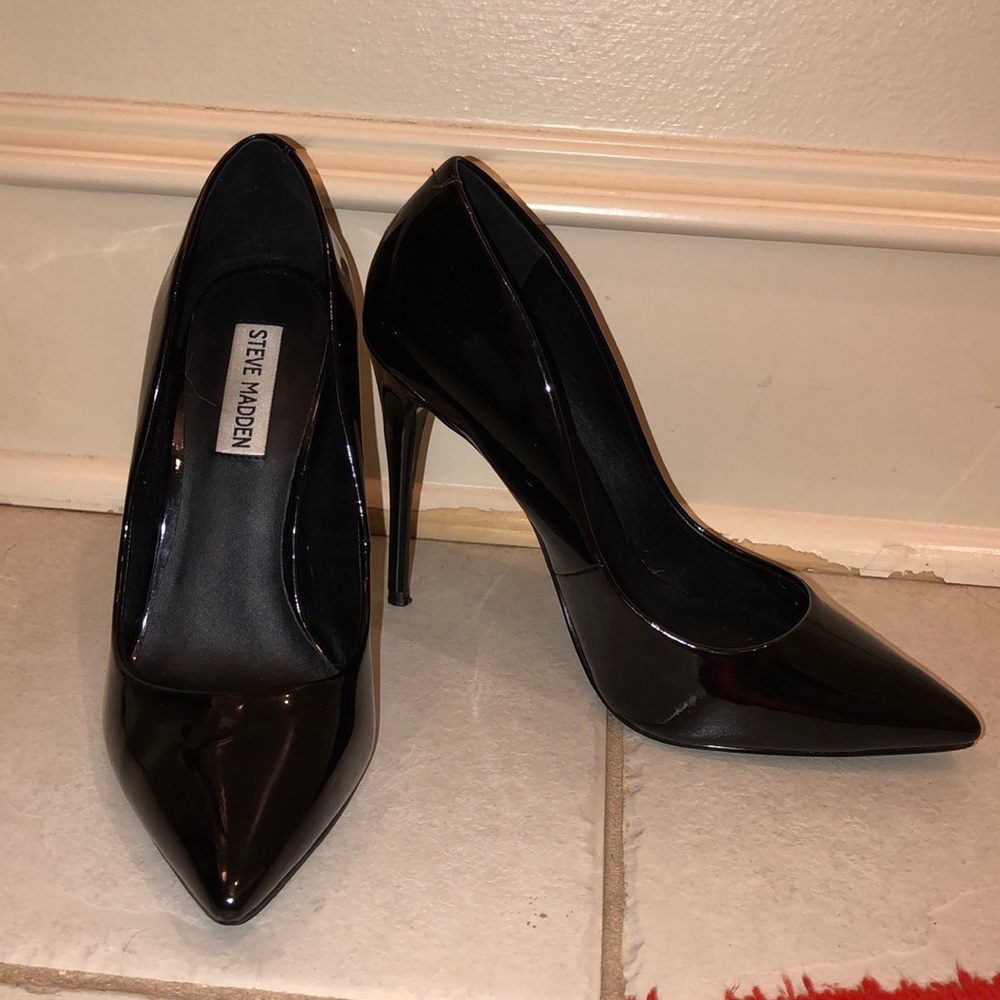 Steve Madden black pumps